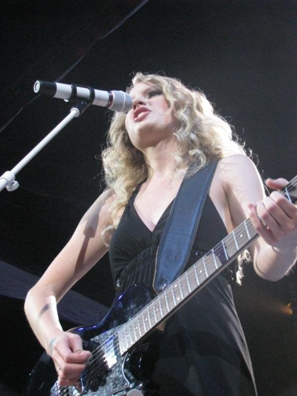 Taylor Swift — April 25 - St. Louis, Missouri — photo 34