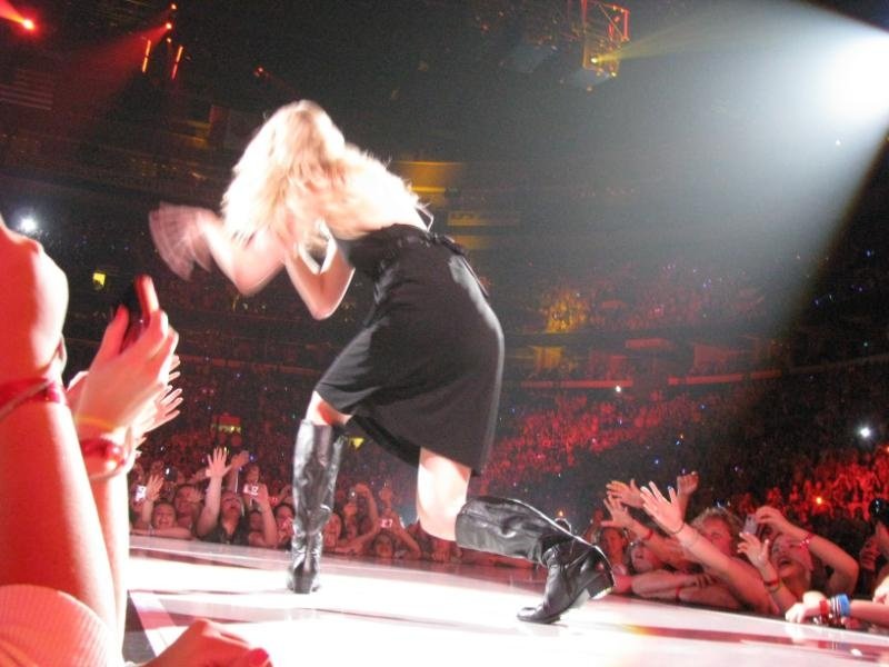 Taylor Swift — April 25 - St. Louis, Missouri — photo 38
