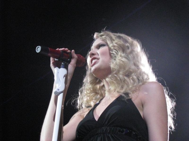 Taylor Swift — April 25 - St. Louis, Missouri — photo 39