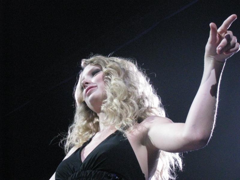Taylor Swift — April 25 - St. Louis, Missouri — photo 40