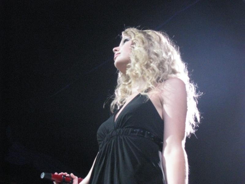 Taylor Swift — April 25 - St. Louis, Missouri — photo 44