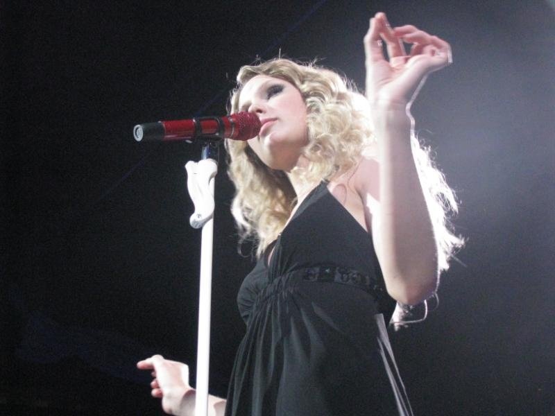 Taylor Swift — April 25 - St. Louis, Missouri — photo 45