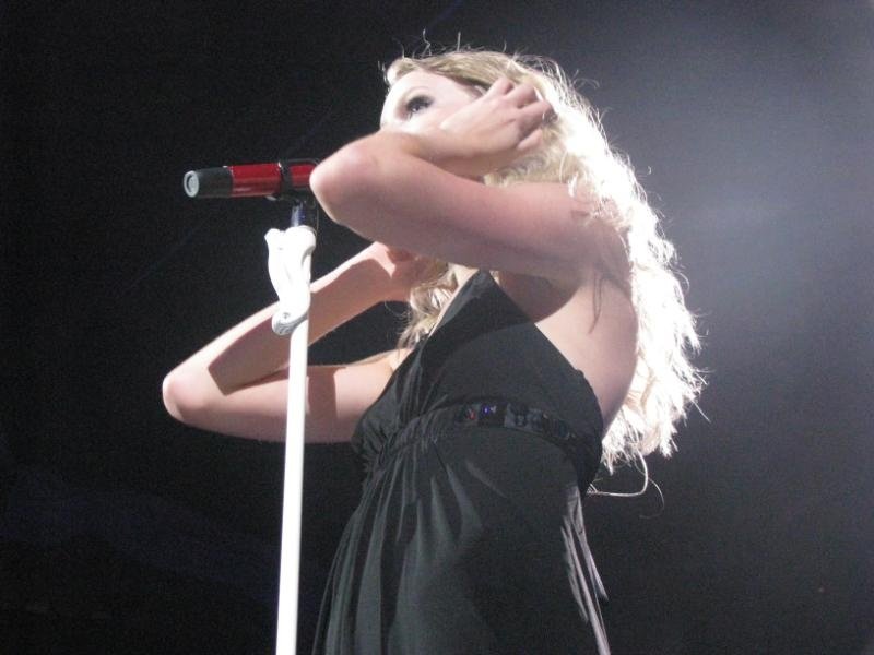 Taylor Swift — April 25 - St. Louis, Missouri — photo 47