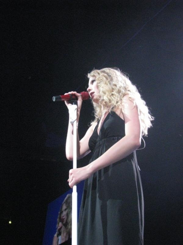 Taylor Swift — April 25 - St. Louis, Missouri — photo 48