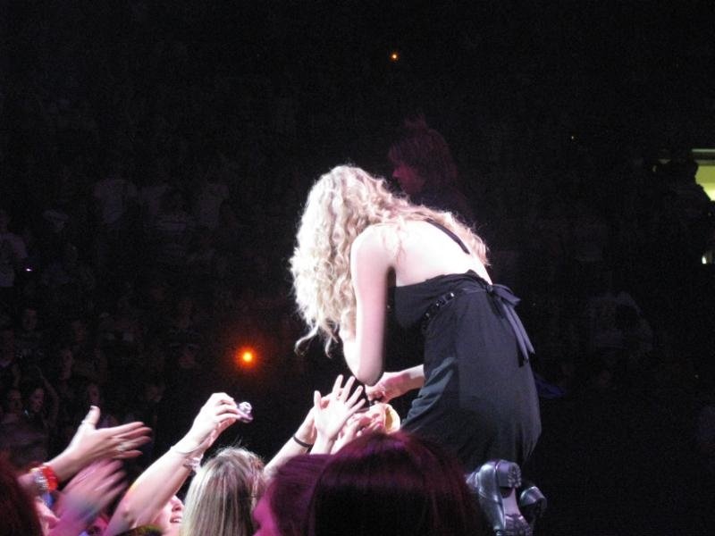 Taylor Swift — April 25 - St. Louis, Missouri — photo 55