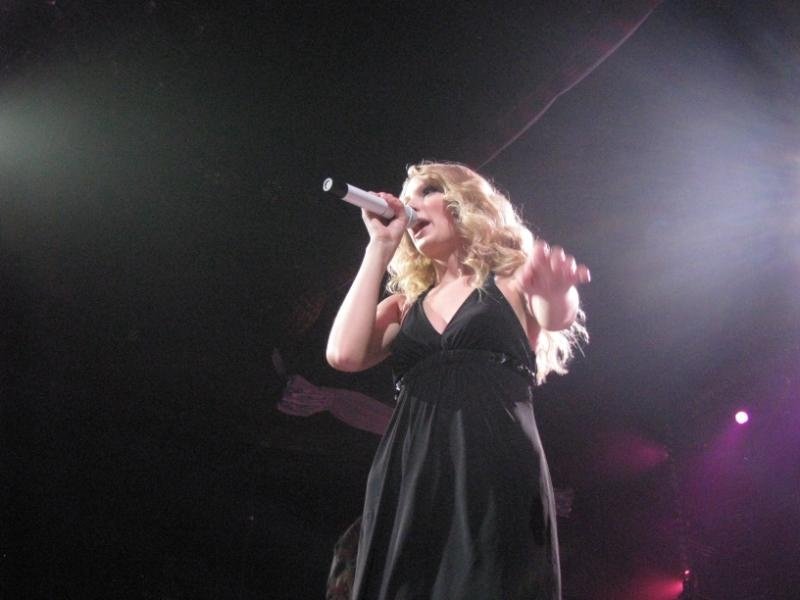 Taylor Swift — April 25 - St. Louis, Missouri — photo 56