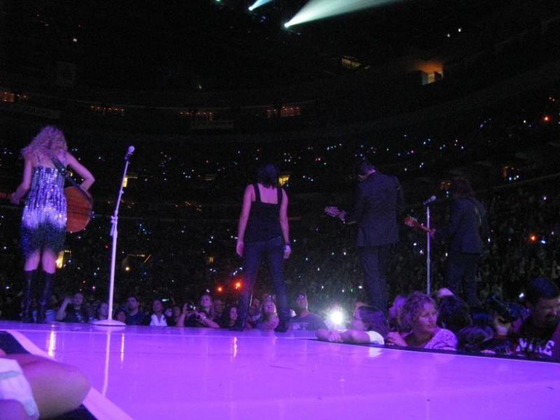 Taylor Swift — April 25 - St. Louis, Missouri — photo 57