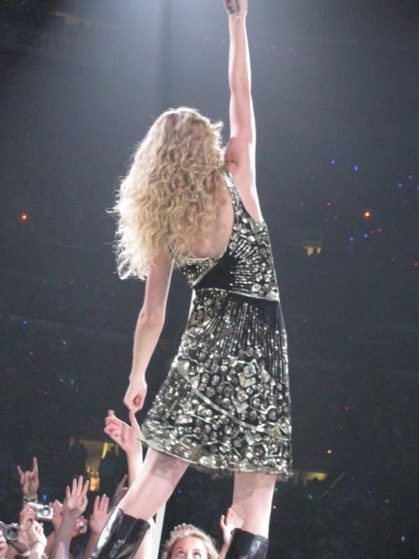 Taylor Swift — April 25 - St. Louis, Missouri — photo 58