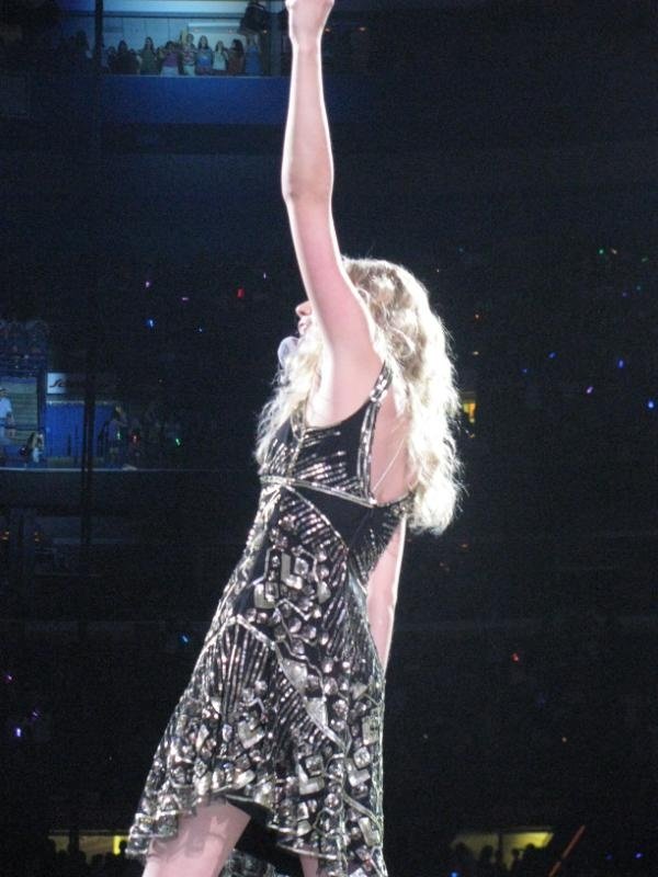 Taylor Swift — April 25 - St. Louis, Missouri — photo 60