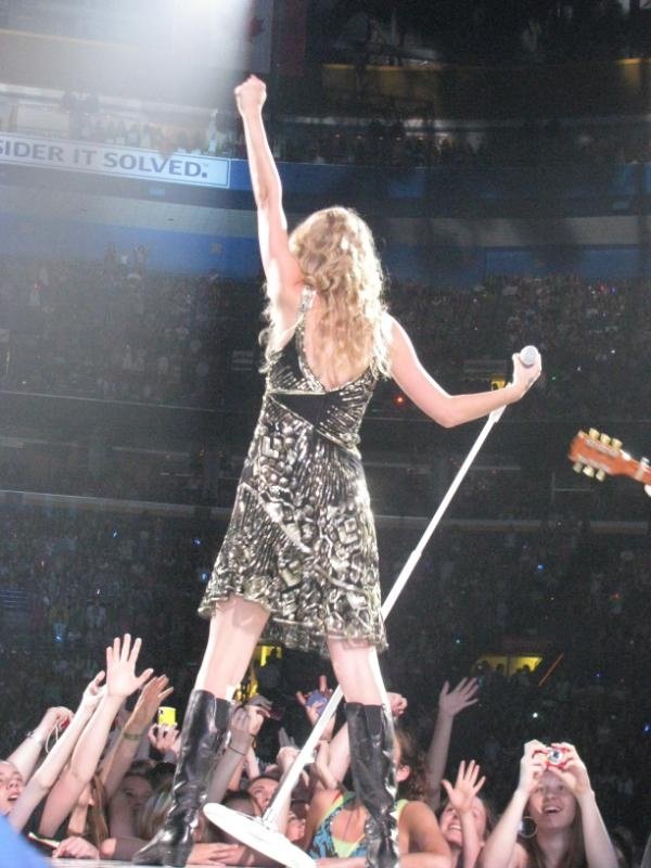 Taylor Swift — April 25 - St. Louis, Missouri — photo 61