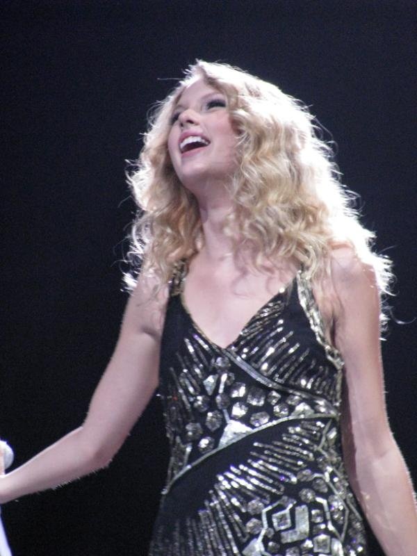 Taylor Swift — April 25 - St. Louis, Missouri — photo 69