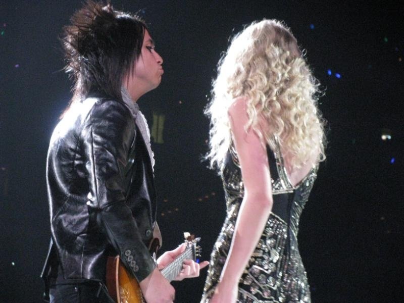 Taylor Swift — April 25 - St. Louis, Missouri — photo 76