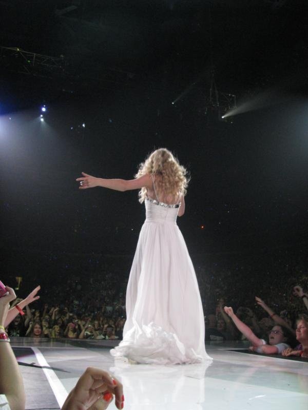 Taylor Swift — April 25 - St. Louis, Missouri — photo 86
