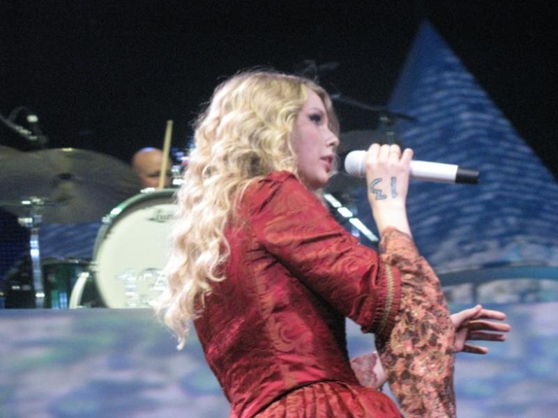 Taylor Swift — April 25 - St. Louis, Missouri — photo 91
