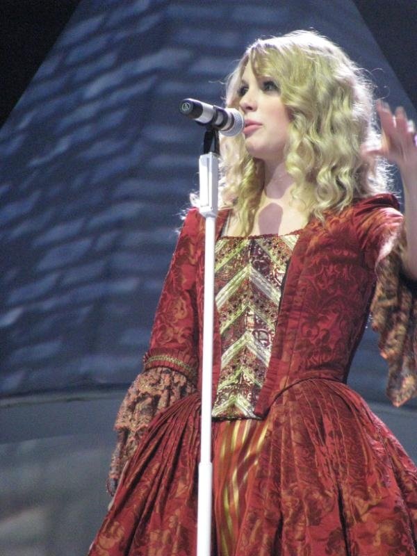 Taylor Swift — April 25 - St. Louis, Missouri — photo 94