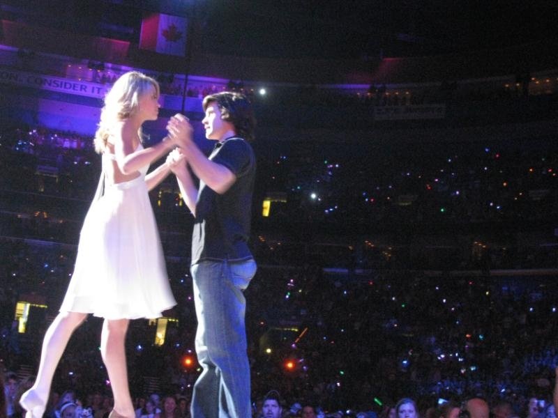 Taylor Swift — April 25 - St. Louis, Missouri — photo 113
