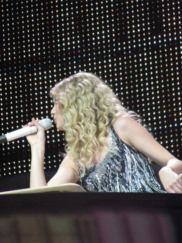 Taylor Swift — April 25 - St. Louis, Missouri — photo 129