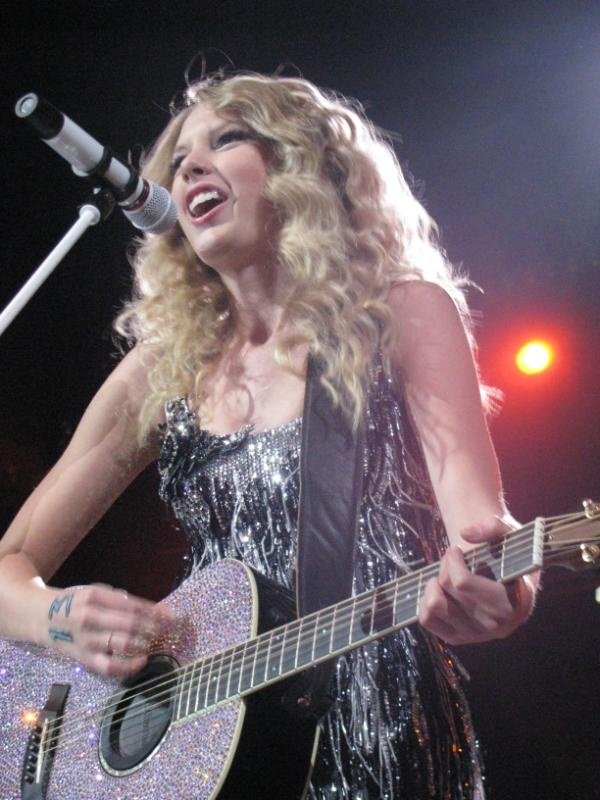 Taylor Swift — April 25 - St. Louis, Missouri — photo 164