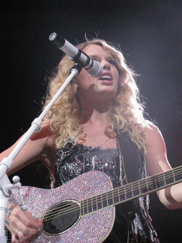 Taylor Swift — April 25 - St. Louis, Missouri — photo 169