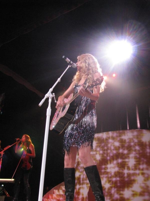 Taylor Swift — April 25 - St. Louis, Missouri — photo 174