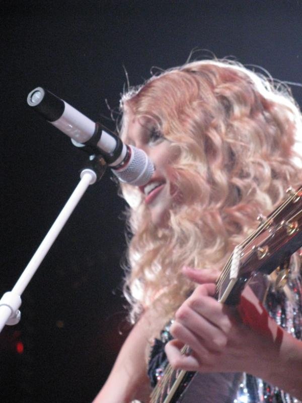 Taylor Swift — April 25 - St. Louis, Missouri — photo 177