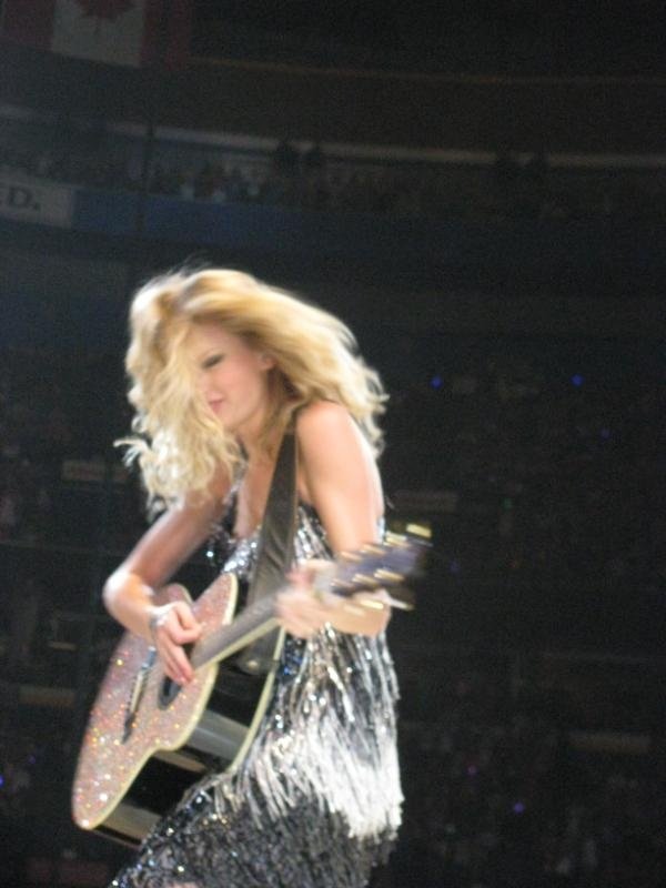 Taylor Swift — April 25 - St. Louis, Missouri — photo 181