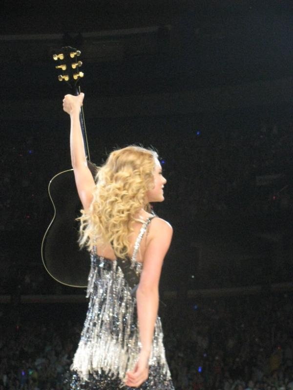 Taylor Swift — April 25 - St. Louis, Missouri — photo 182