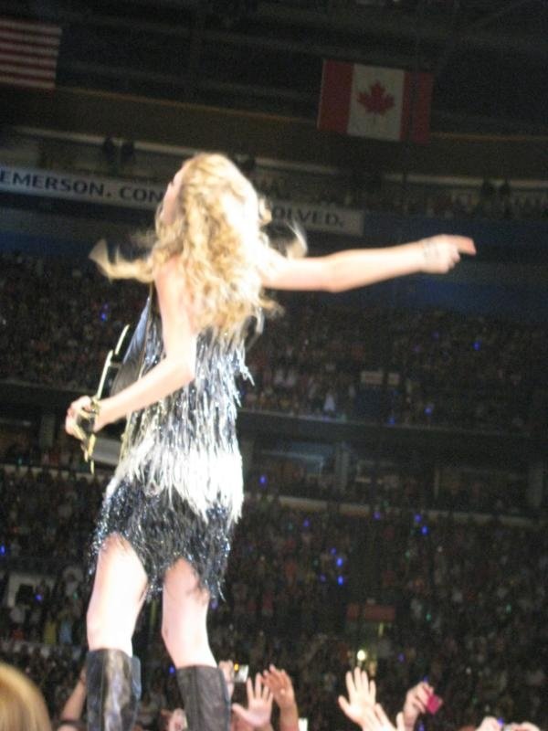 Taylor Swift — April 25 - St. Louis, Missouri — photo 185