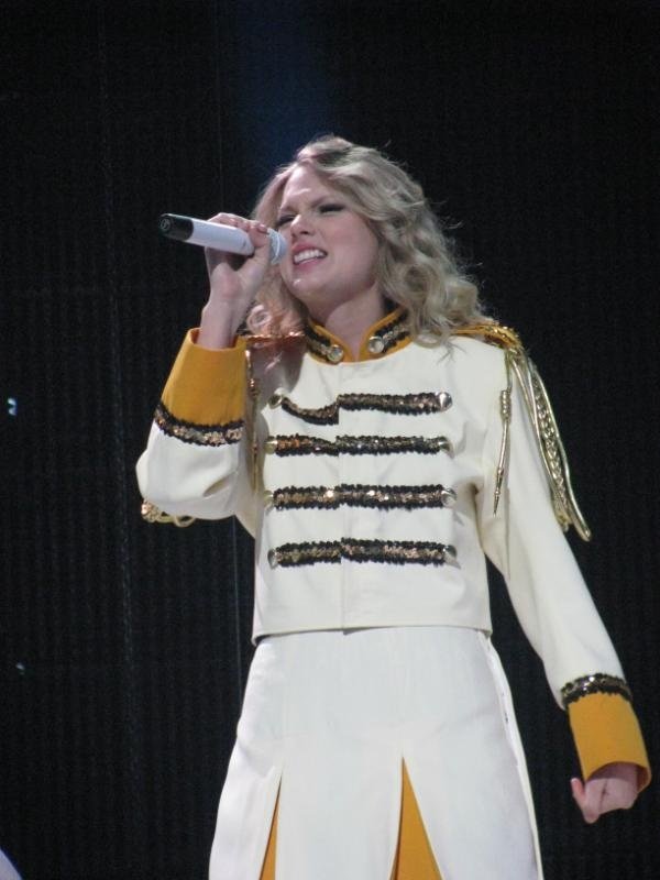 Taylor Swift — April 25 - St. Louis, Missouri — photo 200