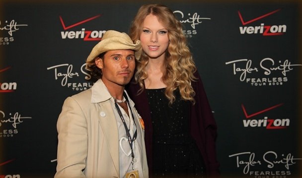 Taylor Swift — Chicago IL October 10 — photo 3
