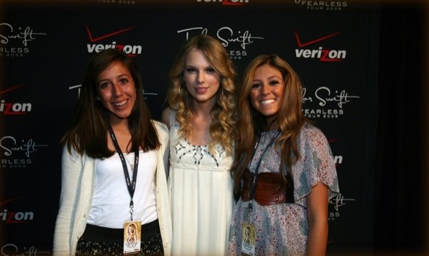 Taylor Swift — los angeles CA — photo 2