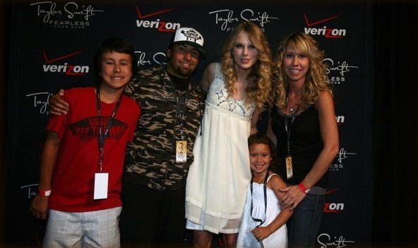Taylor Swift — los angeles CA — photo 5