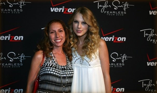 Taylor Swift — los angeles CA — photo 8