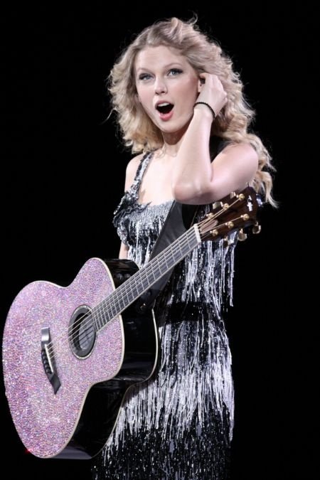 Taylor Swift — May 1 - Jacksonville, Florida — photo 1