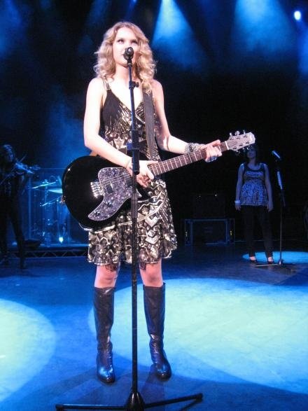 Taylor Swift — May 6 - London, United Kingdom — photo 3