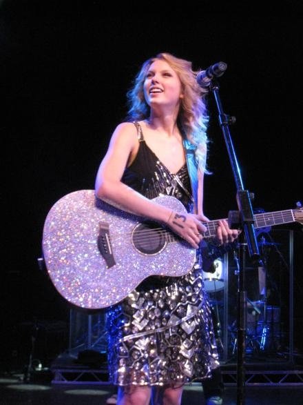 Taylor Swift — May 6 - London, United Kingdom — photo 7
