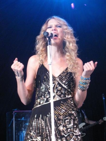 Taylor Swift — May 6 - London, United Kingdom — photo 8