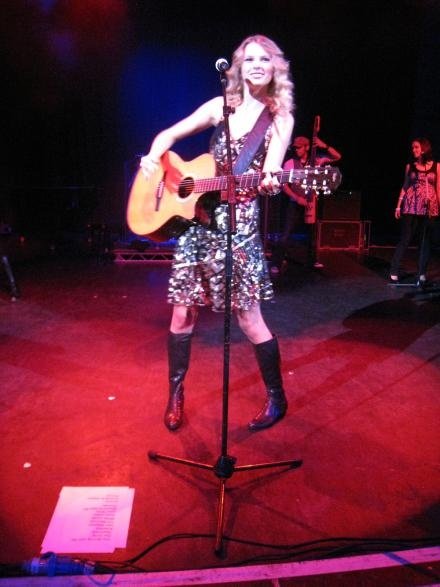 Taylor Swift — May 6 - London, United Kingdom — photo 10