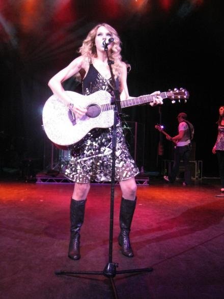 Taylor Swift — May 6 - London, United Kingdom — photo 13