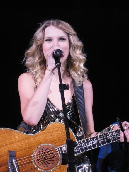 Taylor Swift — May 6 - London, United Kingdom — photo 17