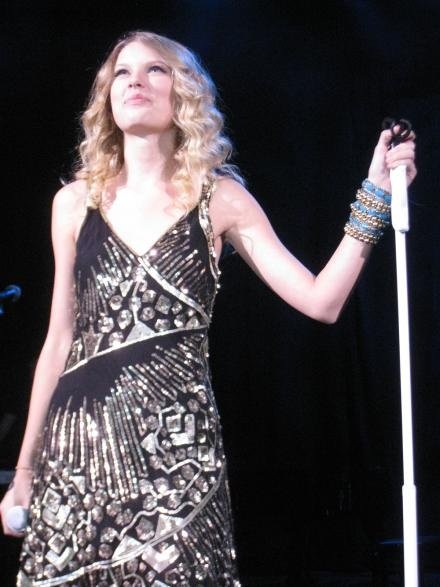 Taylor Swift — May 6 - London, United Kingdom — photo 21