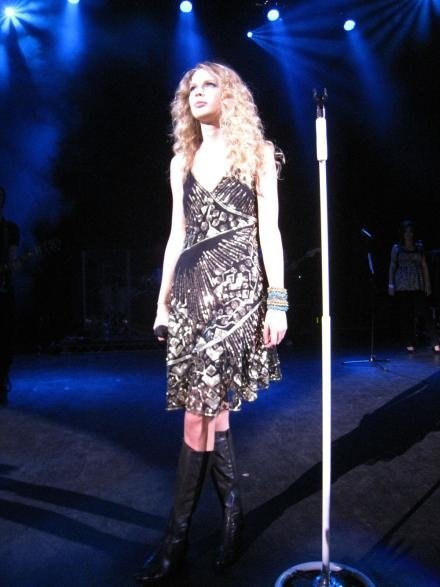 Taylor Swift — May 6 - London, United Kingdom — photo 24