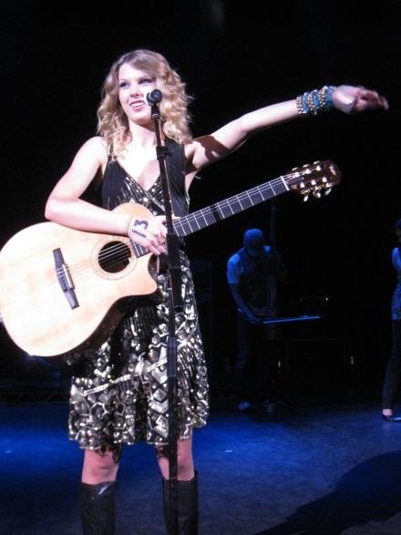 Taylor Swift — May 6 - London, United Kingdom — photo 26