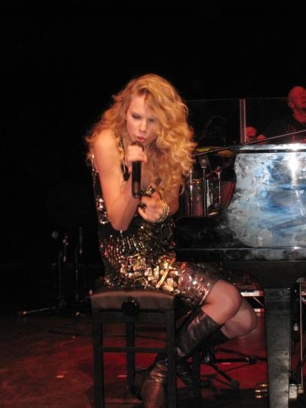 Taylor Swift — May 6 - London, United Kingdom — photo 31