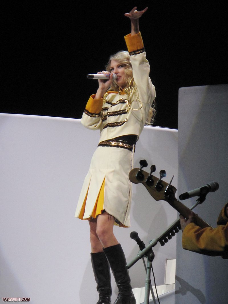 Taylor Swift — November 23 - London, United Kingdom — photo 5