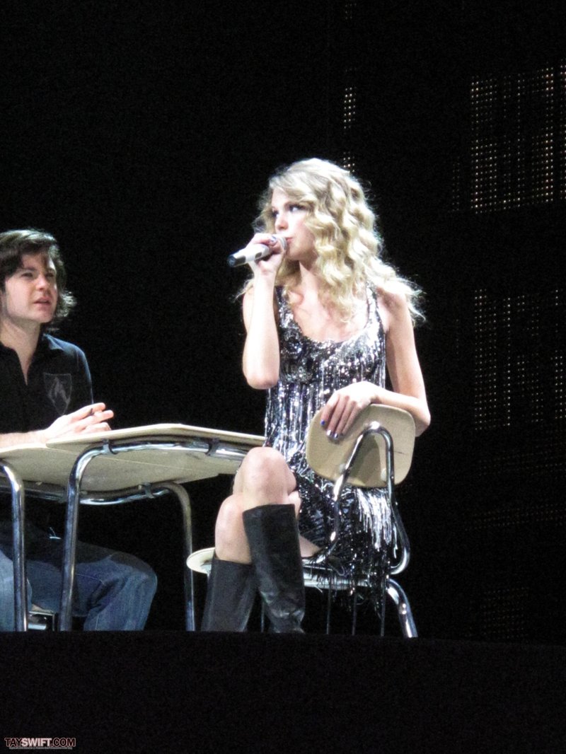 Taylor Swift — November 23 - London, United Kingdom — photo 17