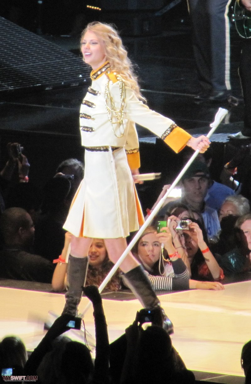 Taylor Swift — November 23 - London, United Kingdom — photo 35