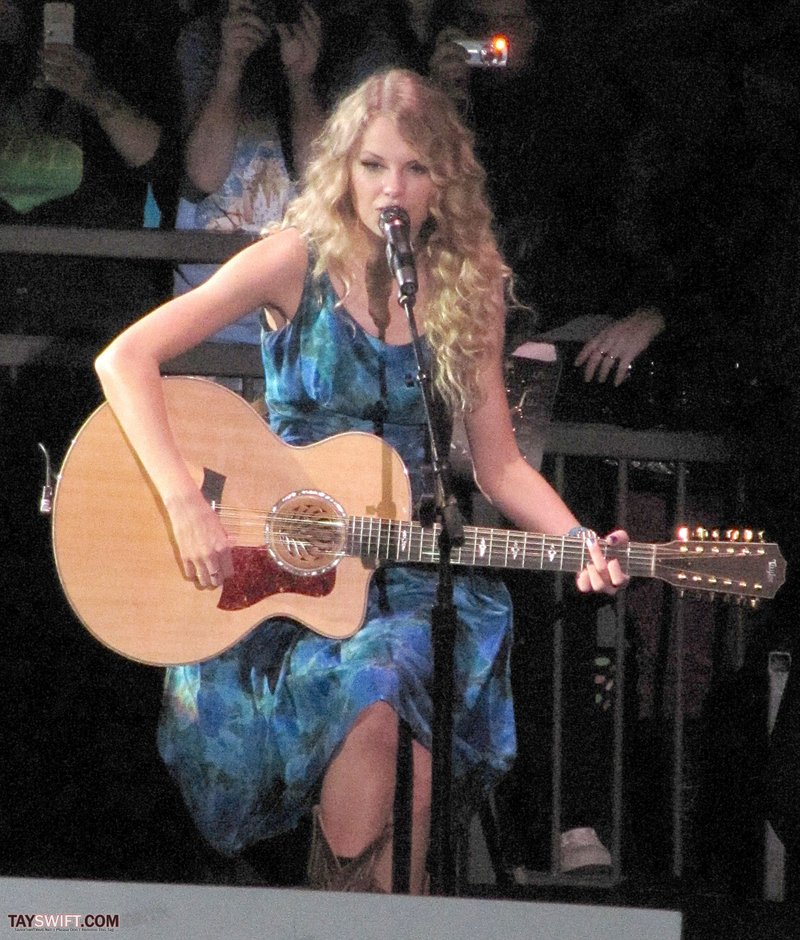 Taylor Swift — November 23 - London, United Kingdom — photo 44