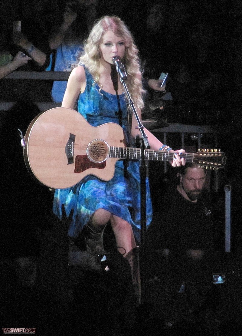 Taylor Swift — November 23 - London, United Kingdom — photo 47