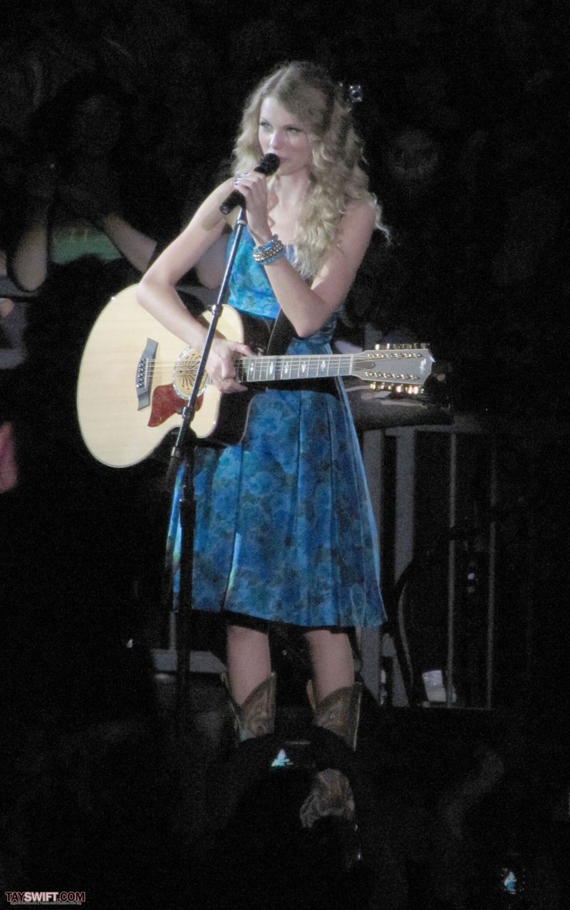 Taylor Swift — November 23 - London, United Kingdom — photo 48